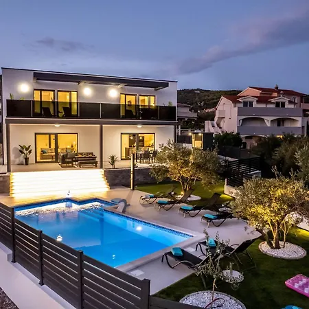 Dal' Mares Villa