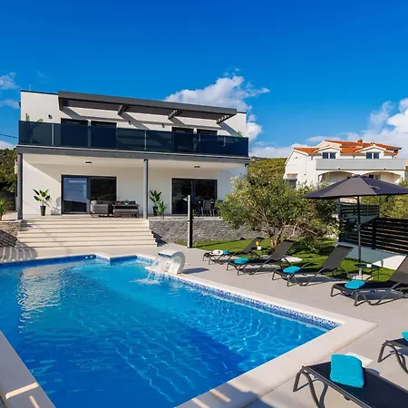 Dal' Mares Villa *