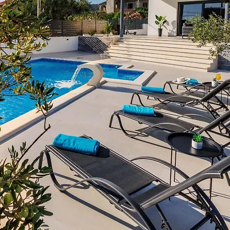 Dal' Mares Villa